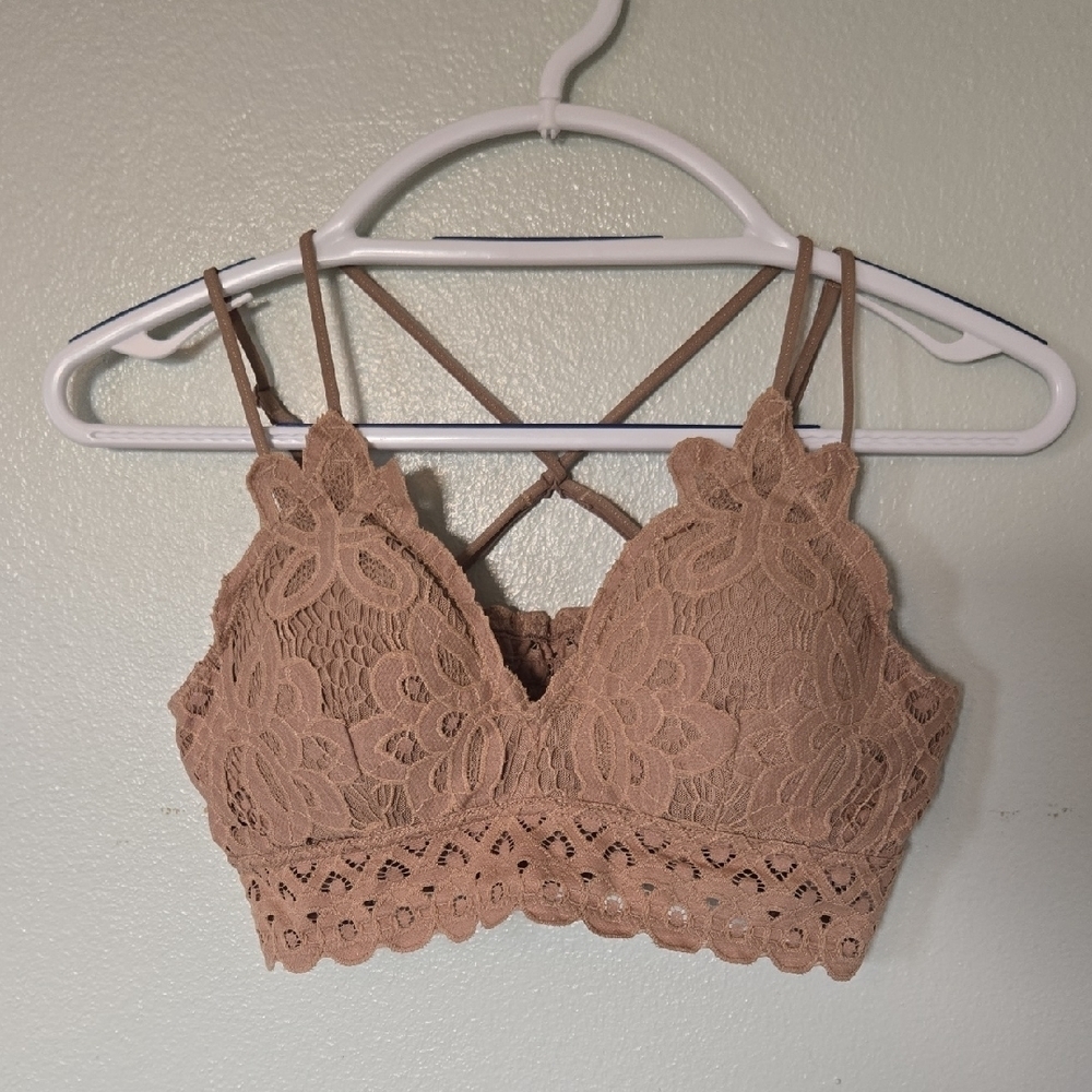 Cherish | Tan Lace Cross Back Bralette Size Large NWOT